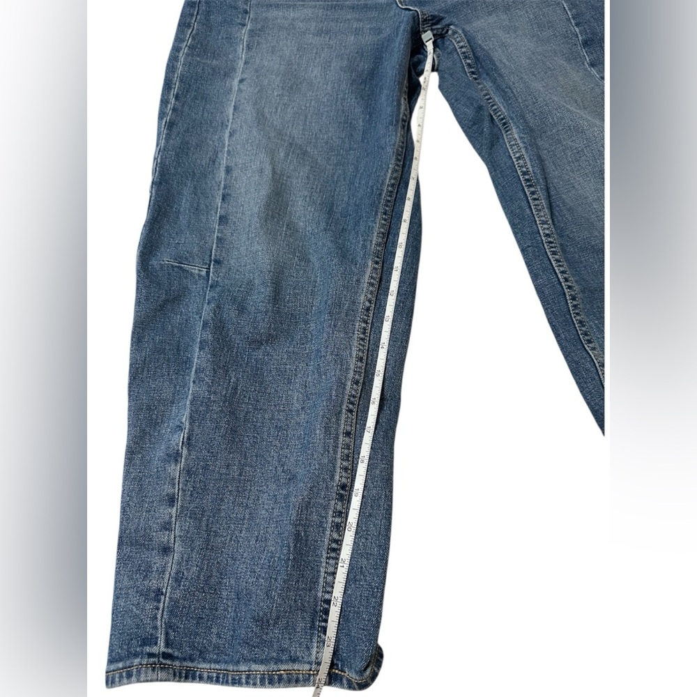 Old Navy Light Blue High-Waisted Barrel Ankle Jeans - Picture 4 of 5